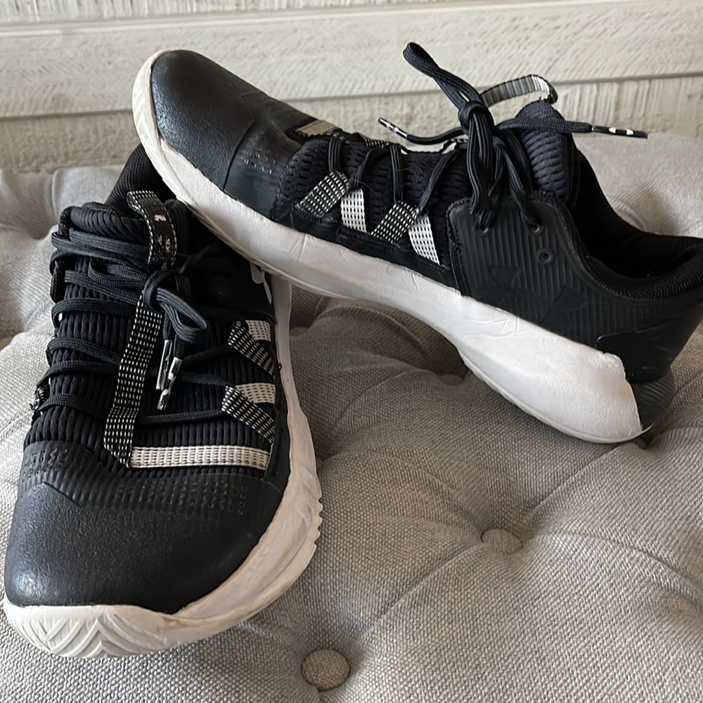 Womens Block City UA Bolleyball shoes 8.5